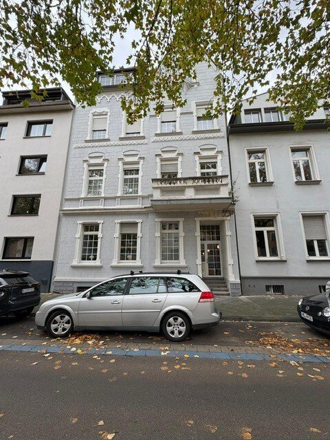 Mehrfamilienhaus mit Altbau-Charme in bevorzugter Lage Mehrfamilienhaus mit Altbau-Charme in bevorzugter Lage